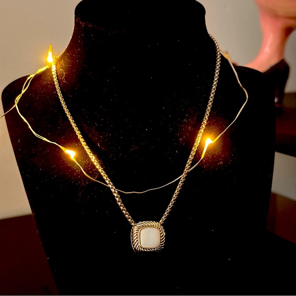 STERLING SILVER AND MOTHER OF PEARL NECKLACE WITH MAGNETIC CLASP - Picture 2 of 5